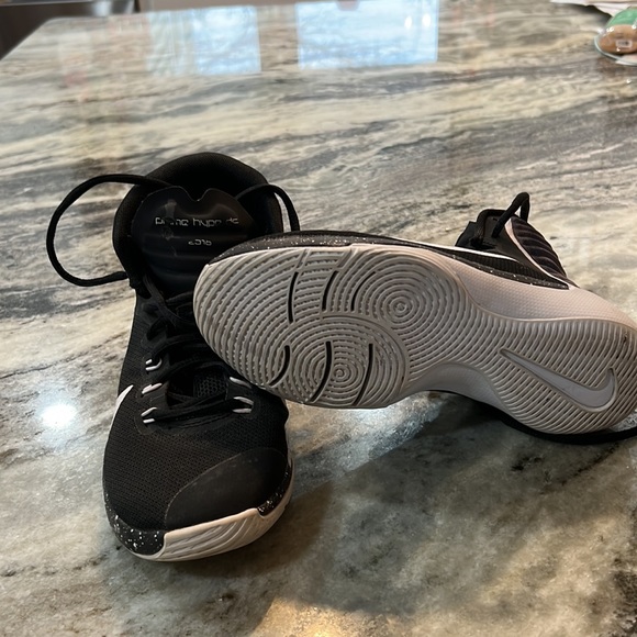 Nike prime hype basketball shoes. - Picture 2 of 4